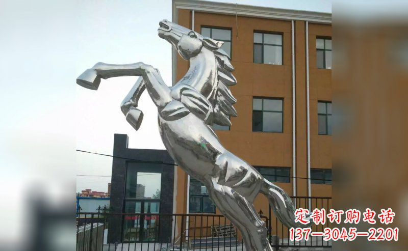 绵阳驰骋草原,唯美马雕