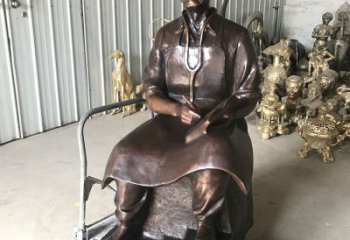 绵阳白求恩坐姿纯铜雕塑赞颂英雄的象征