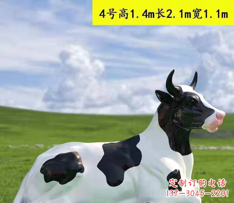 绵阳玻璃钢彩绘黑白奶牛雕塑