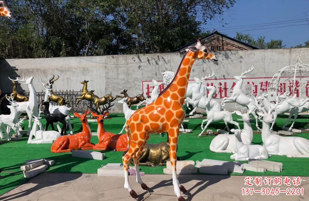 绵阳玻璃钢彩绘长颈鹿雕塑高端园林装饰