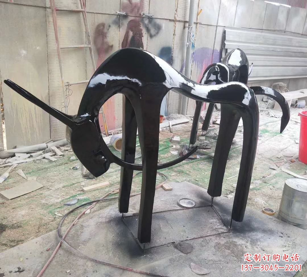 绵阳玻璃钢制作的鹿雕塑——装点你的庭院