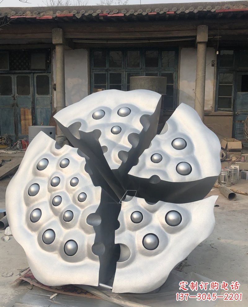 绵阳玻璃钢莲蓬雕塑美丽的象征