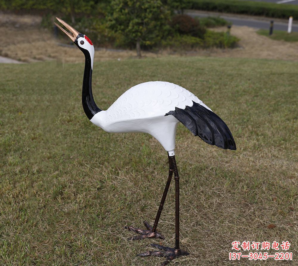 绵阳玻璃钢雕塑仙鹤——灵动飞翔的艺术之美