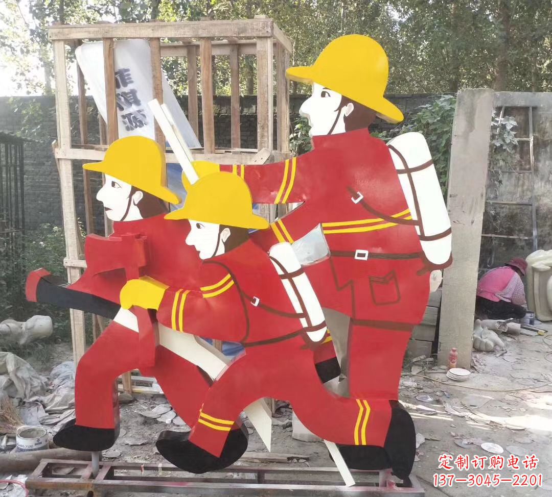 绵阳玻璃钢消防员雕塑——精致的园林景观装饰