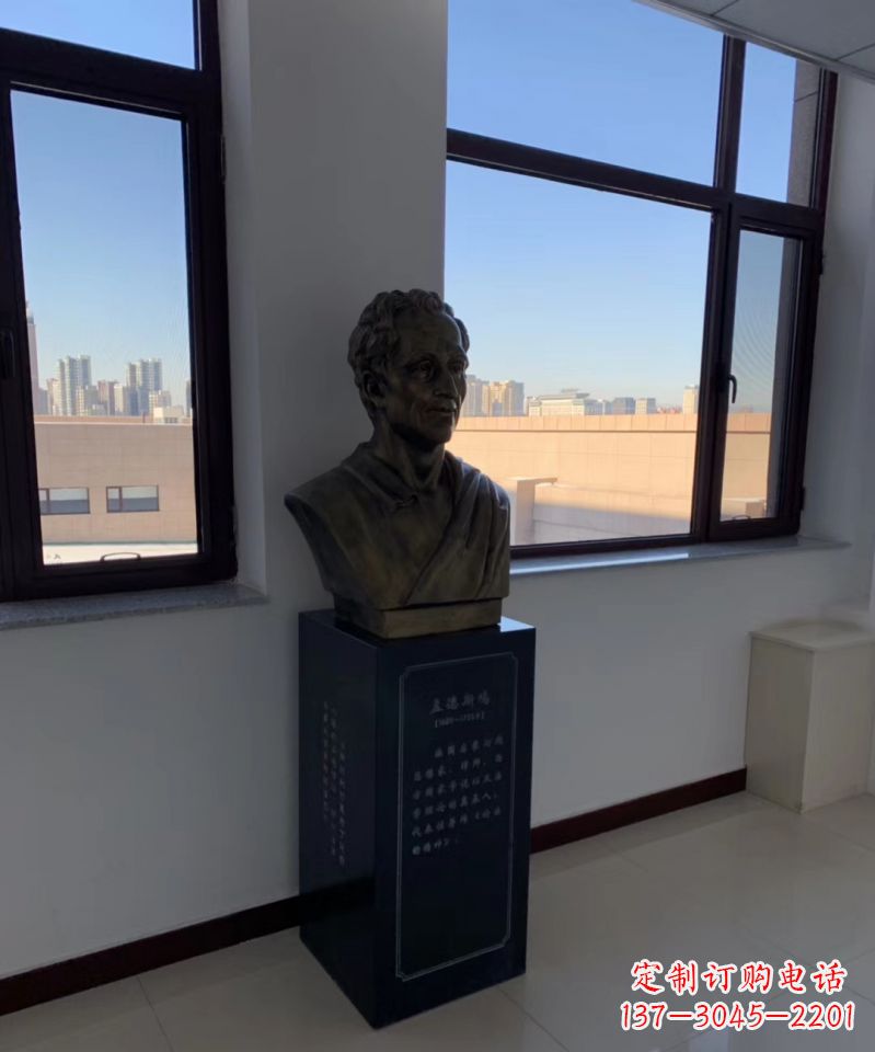 绵阳玻璃钢仿铜的孟德斯鸠头像雕塑