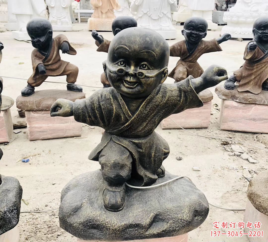 绵阳玻璃钢仿铜小和尚雕塑传承佛教文化
