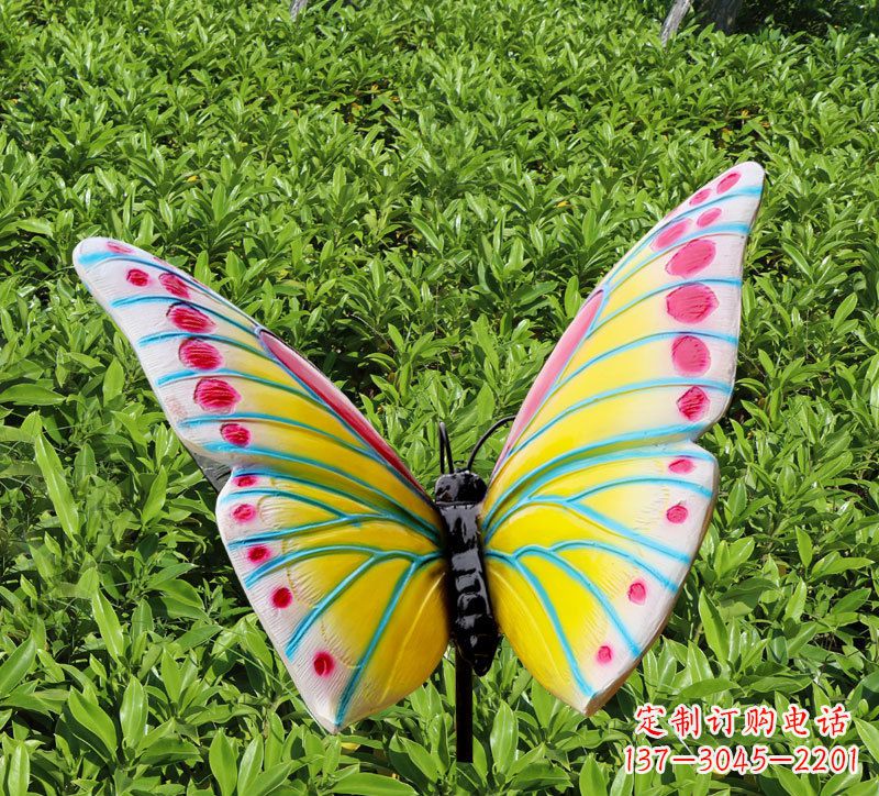 绵阳蝴蝶之舞公园草丛雕塑
