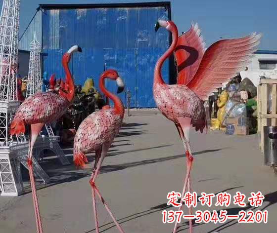 绵阳火烈鸟雕塑以玻璃钢创造精美的景观雕塑