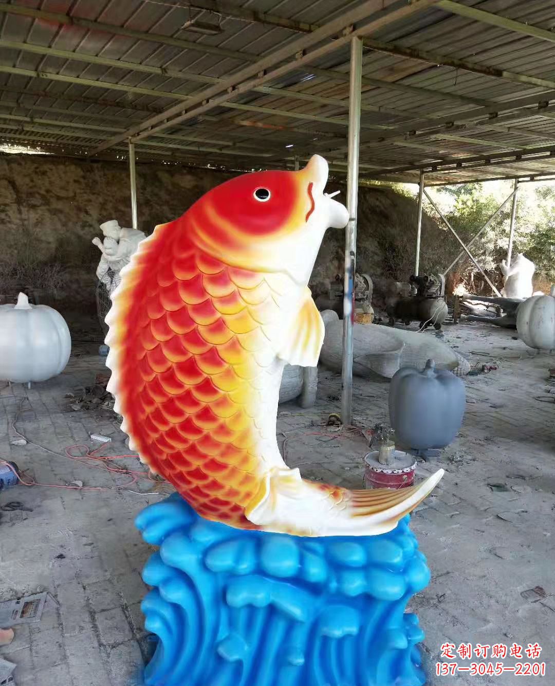 绵阳玻璃钢制作的精美鲤鱼喷泉雕塑