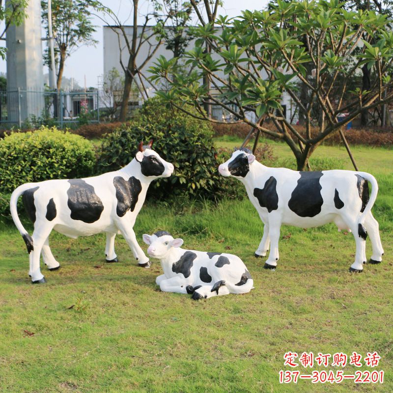 绵阳玻璃钢仿真奶牛雕塑 (2)