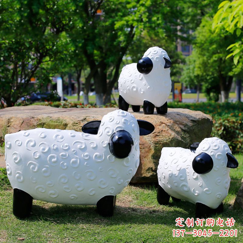 绵阳玻璃钢卡通动物雕塑，增添公园草坪韵味