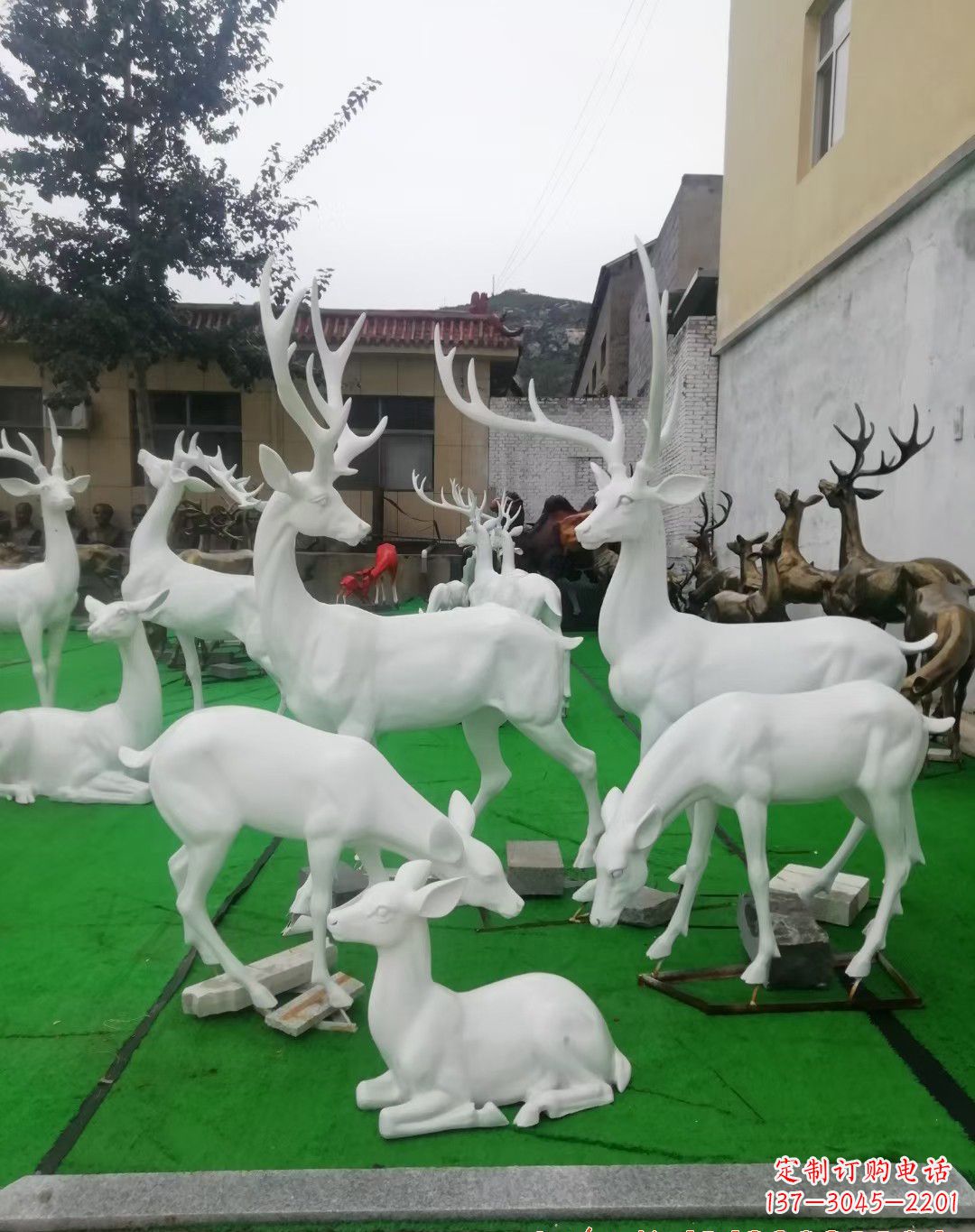 绵阳玻璃钢鹿——动物雕塑的精美之作