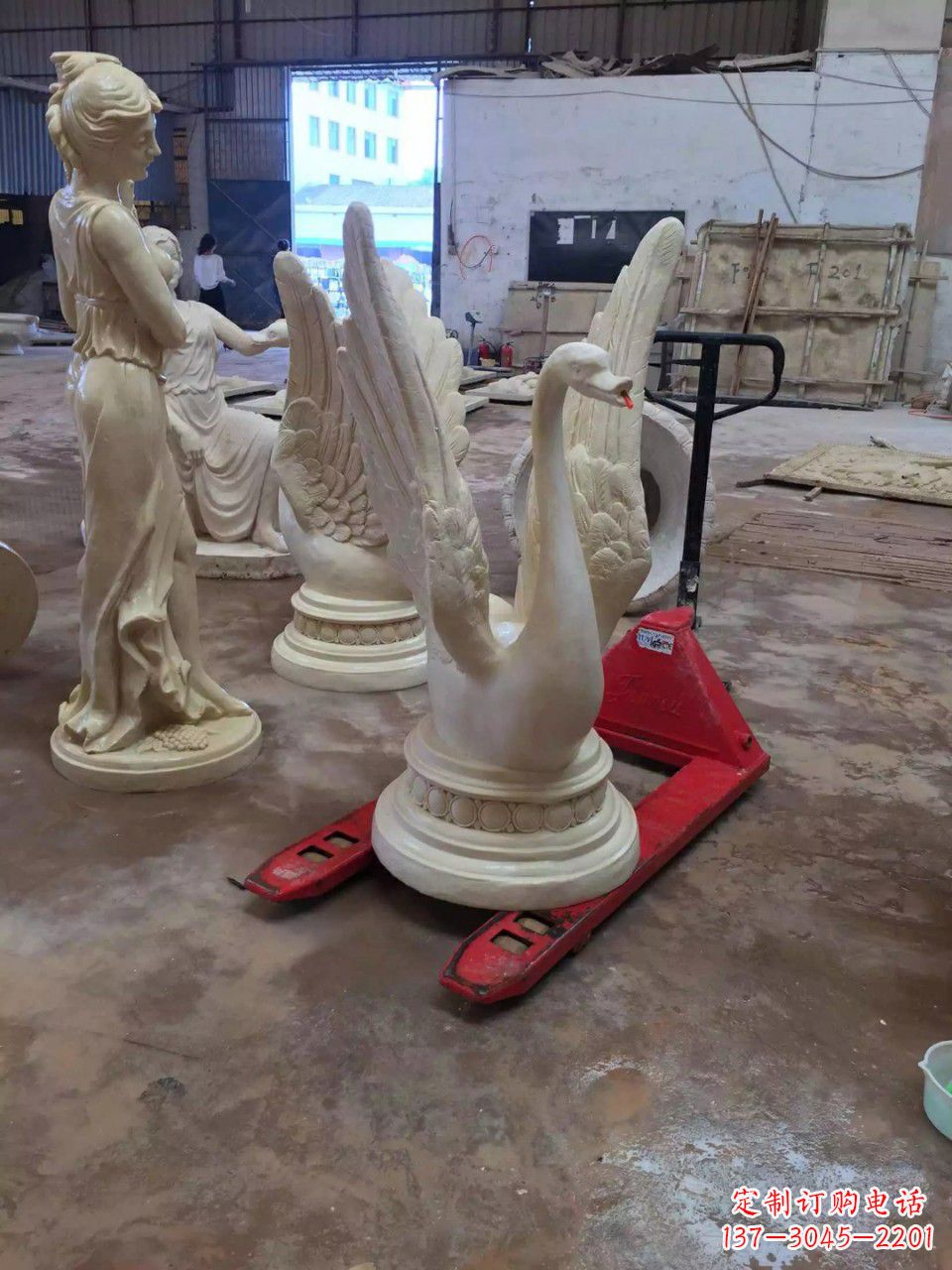 绵阳玻璃钢制作的天鹅雕塑
