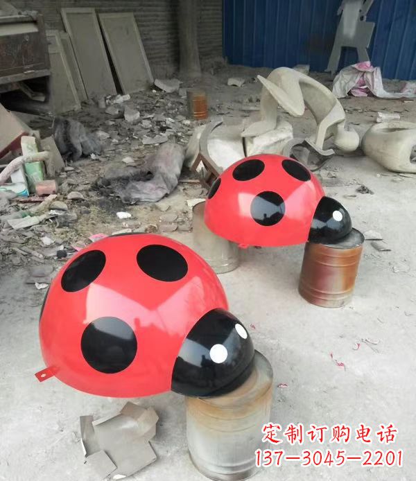 绵阳玻璃钢制瓢虫雕塑绚丽多彩的公园景观摆件