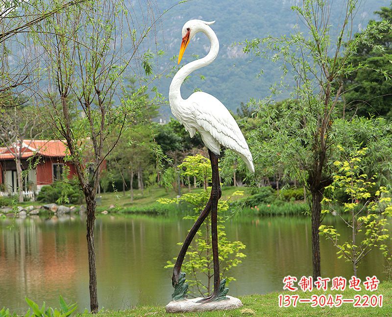 绵阳玻璃钢仙鹤雕塑——传承中国传统文化