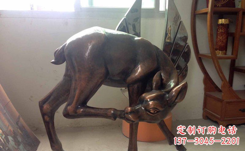 绵阳玻璃钢小鹿仿铜动物雕塑