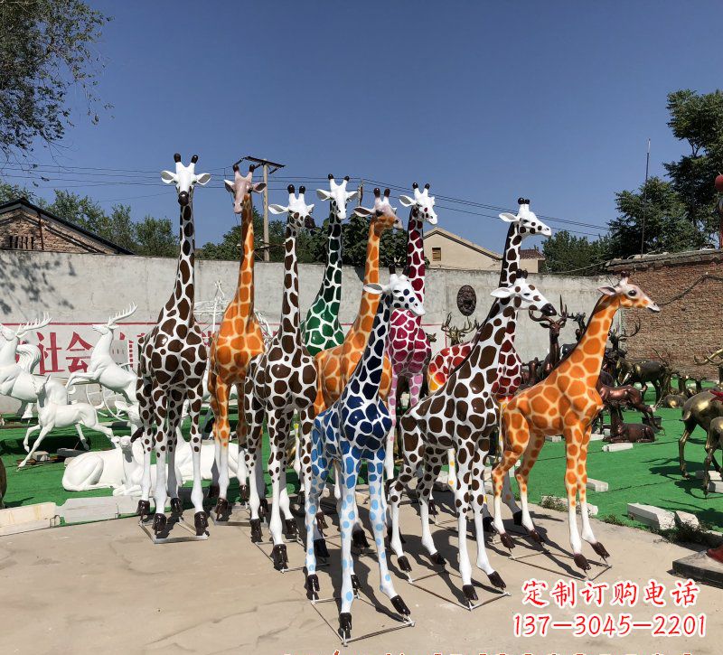 绵阳长颈鹿雕塑优雅的艺术品