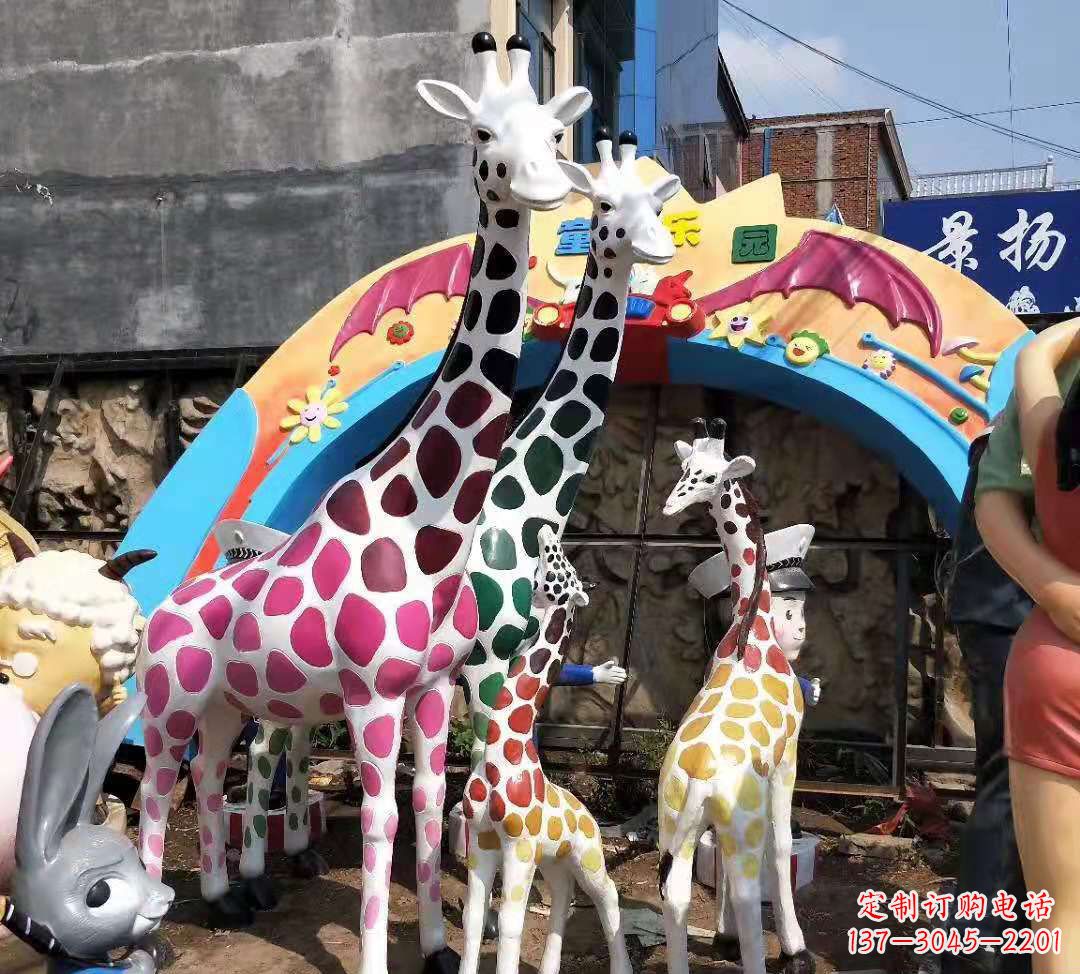 绵阳玻璃钢材质的长颈鹿雕塑——点缀公园景观