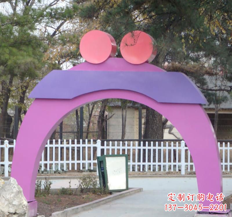 绵阳不锈钢爱心拱门雕塑给城市艺术添彩