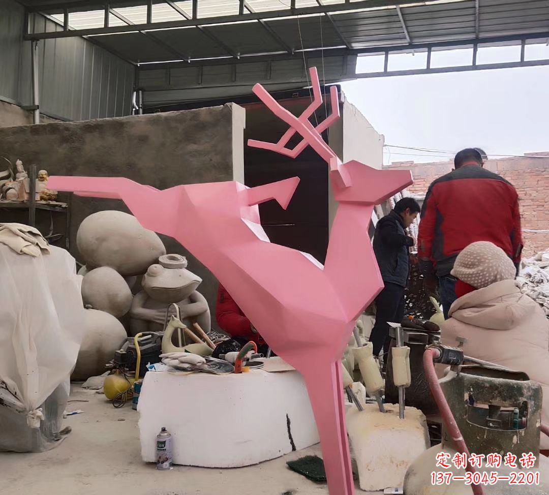 绵阳不锈钢彩绘小鹿雕塑艺术与美感的完美结合