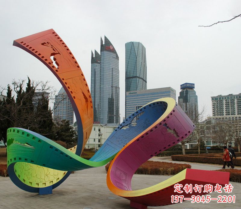 绵阳不锈钢彩色胶卷雕塑艺术的精美结合