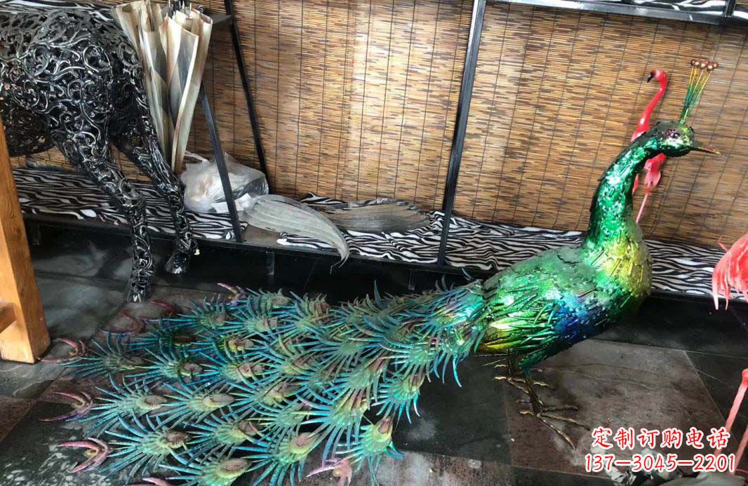 绵阳不锈钢彩色景观孔雀雕塑