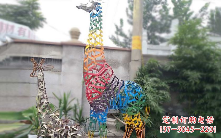 绵阳不锈钢长颈鹿雕塑把自然美景带入室内