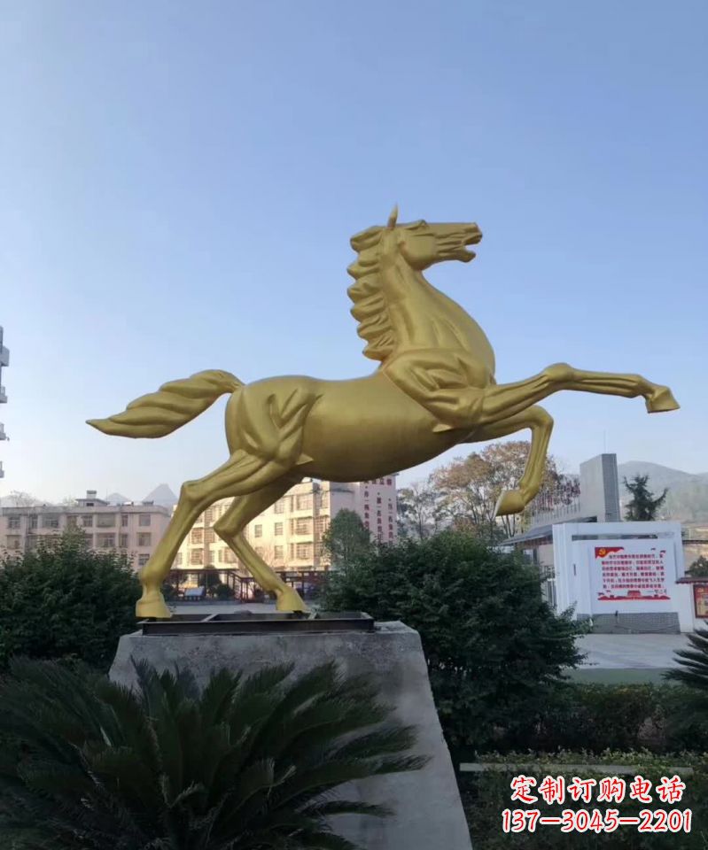 绵阳不锈钢城市广场的马雕塑——一个给城市带来新鲜感的艺术作品