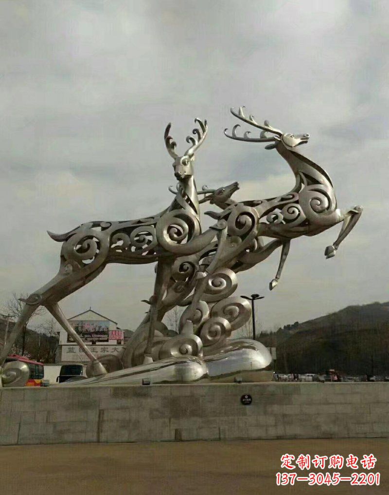绵阳不锈钢梅花鹿雕塑——祥云浮雕的精美绝伦