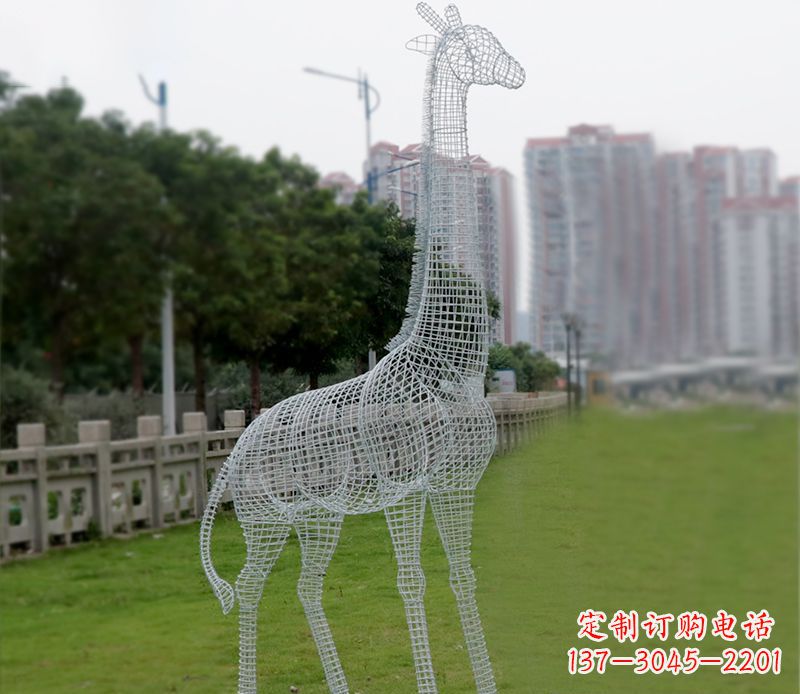 绵阳不锈钢城市的长颈鹿雕塑