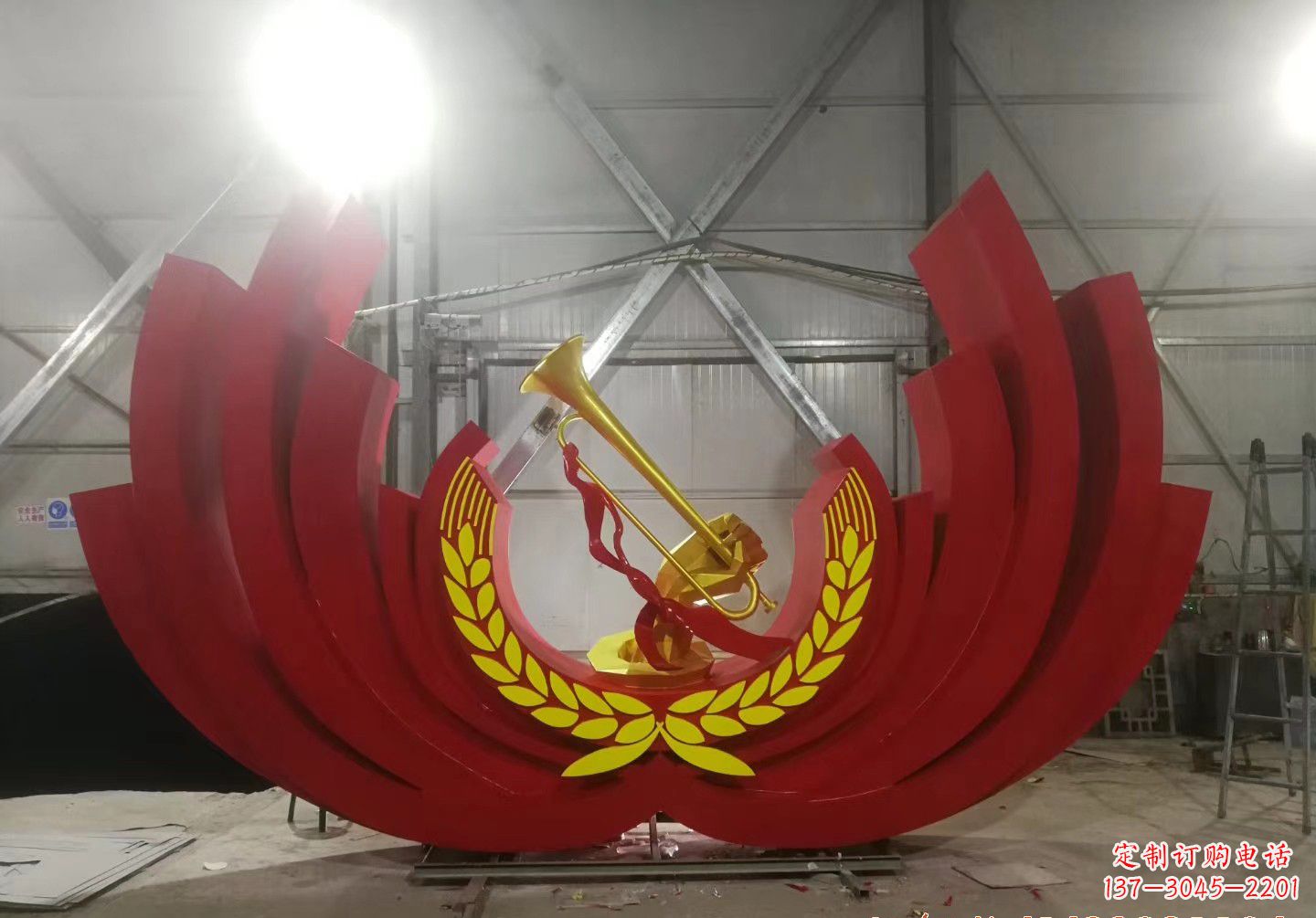 绵阳不锈钢冲锋号雕塑缅怀英雄,祝福未来
