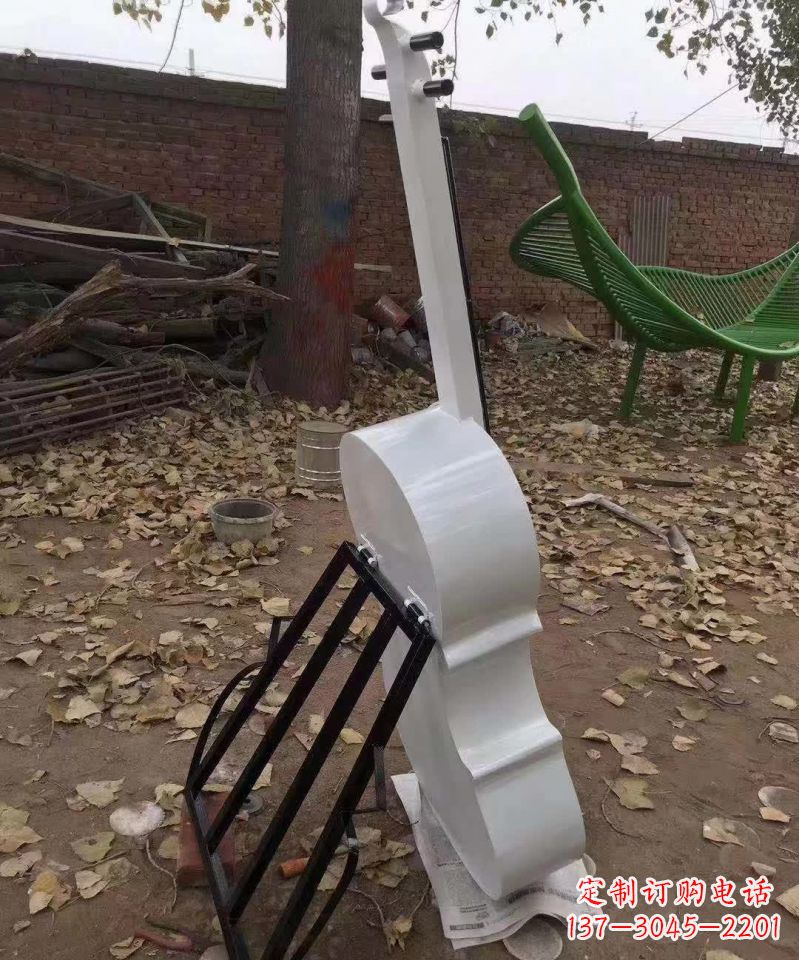 绵阳不锈钢大提琴雕塑——古典音乐的艺术表现