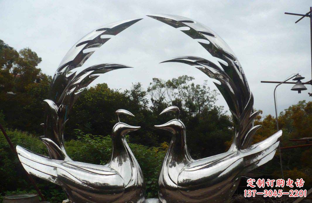 绵阳不锈钢孔雀雕塑浪漫与灵动