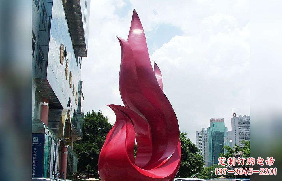 绵阳孔雀广场的不锈钢雕塑