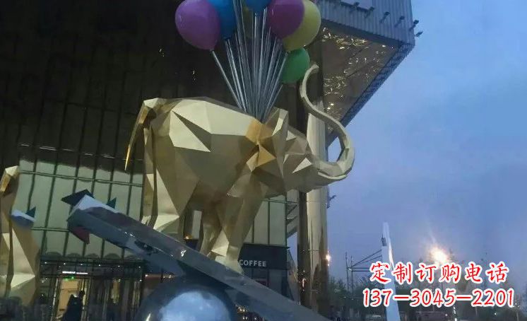 绵阳大象踩高跷——点缀城市景观