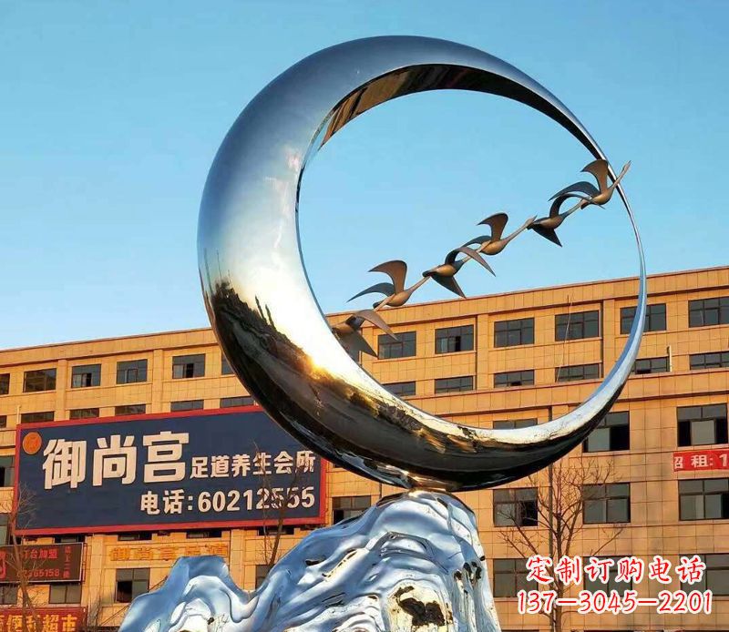 绵阳不锈钢大雁雕塑象征着生机勃勃的美丽