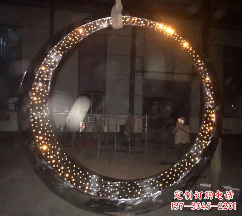 绵阳璀璨夜空,不锈钢发光月亮雕塑