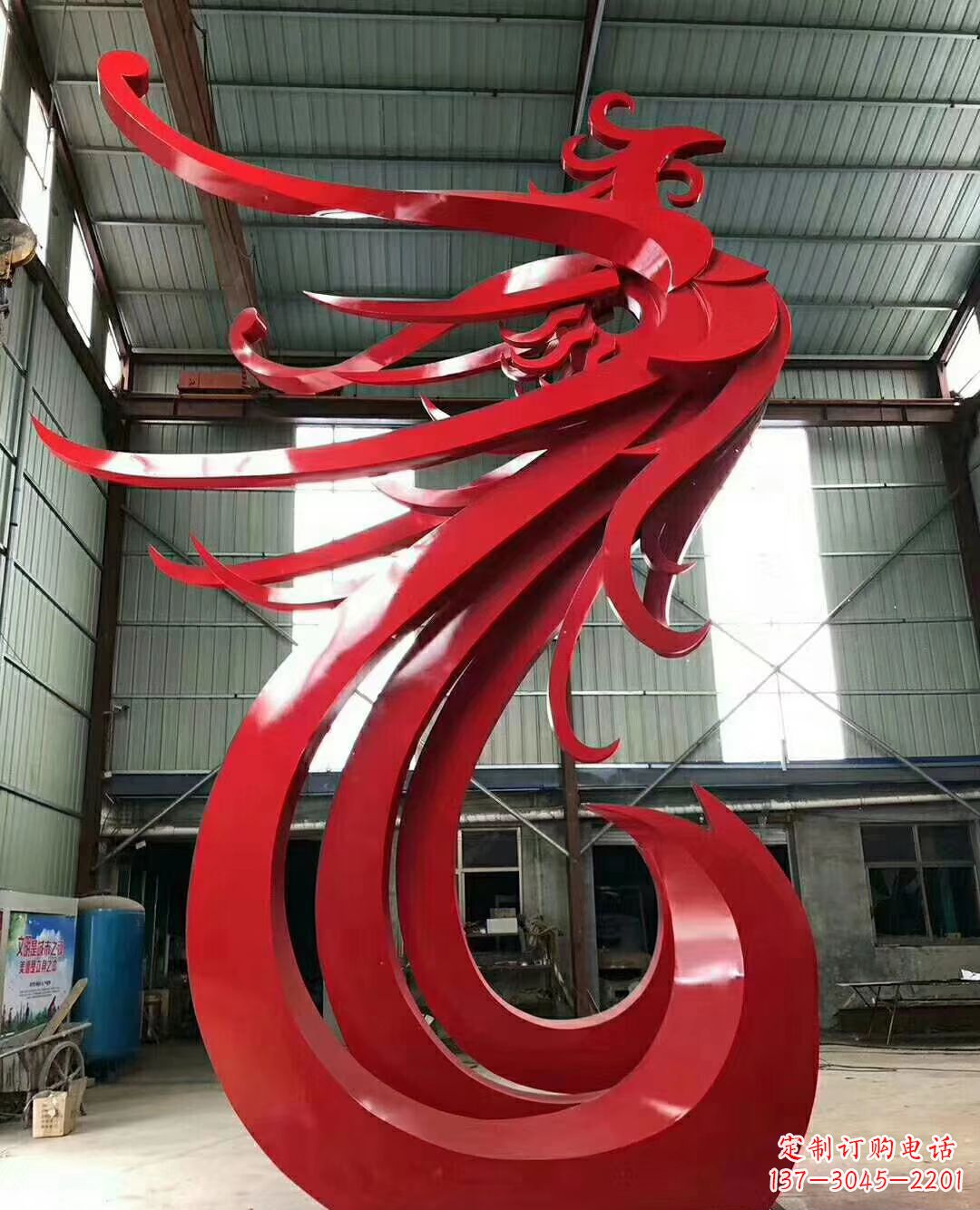 绵阳不锈钢凤凰雕塑象征着新生的力量