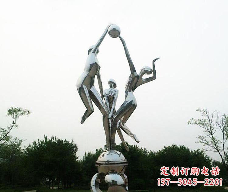 绵阳不锈钢公园打排球的女孩雕塑