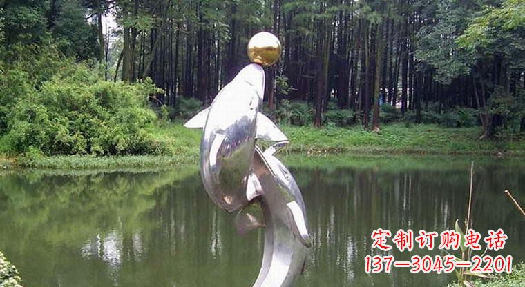绵阳海豚的传说——不锈钢公园顶部雕塑