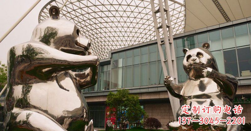 绵阳不锈钢公园动物镜面熊猫雕塑