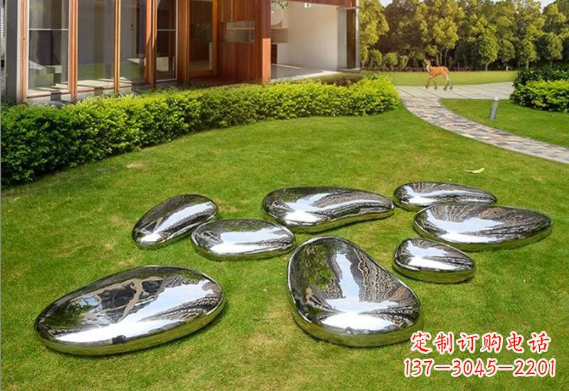 绵阳不锈钢公园的鹅卵石雕塑