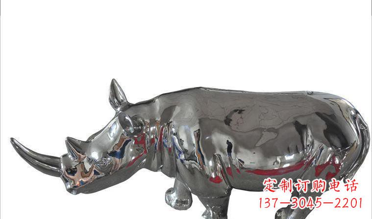 绵阳不锈钢公园犀牛雕塑巍峨雄伟