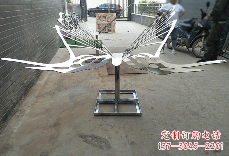 绵阳非凡之美不锈钢公园的蝴蝶雕塑