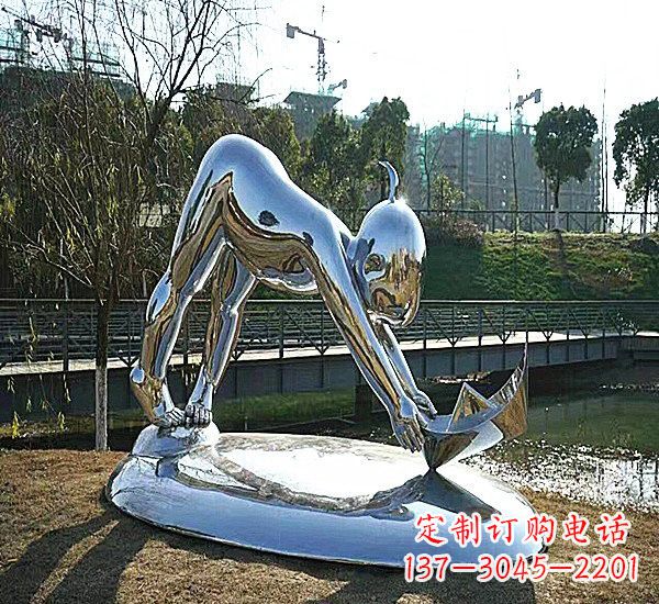 绵阳不锈钢公园里的儿童雕塑