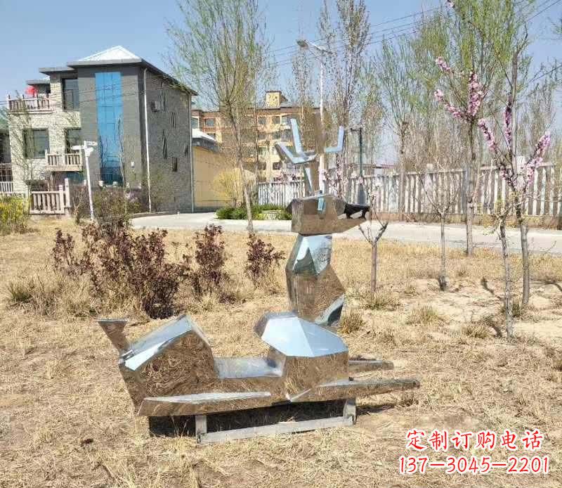 绵阳不锈钢公园小鹿雕塑给公园带来温馨气息