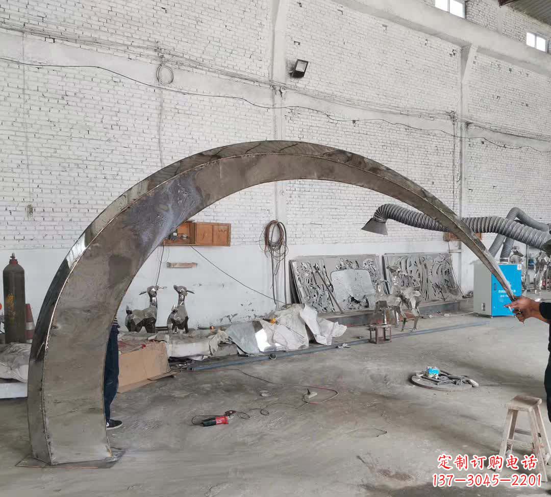 绵阳不锈钢拱门雕塑经典美学的体现