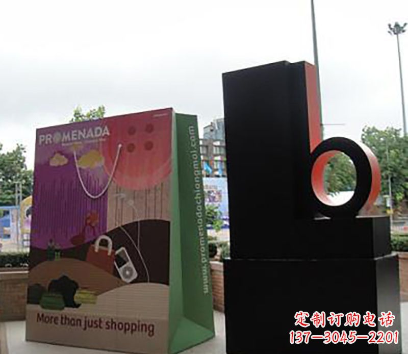 绵阳不锈钢购物袋雕塑为公园带来现代风格