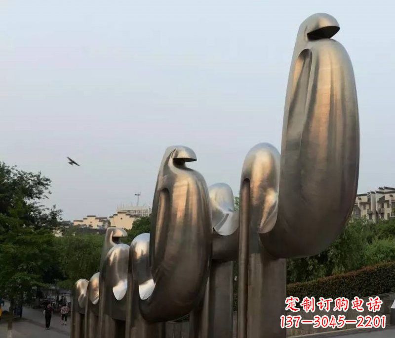 绵阳不锈钢骆驼雕塑给城市增添新魅力