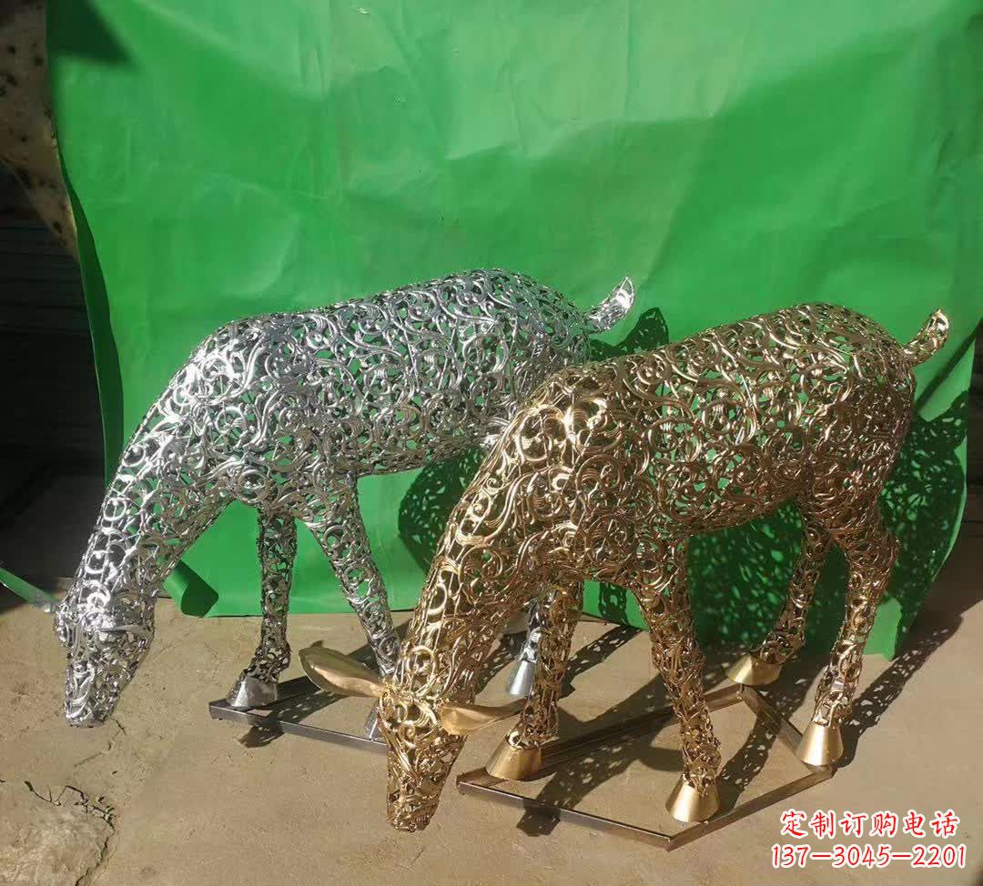 绵阳不锈钢广场上的梅花鹿雕塑